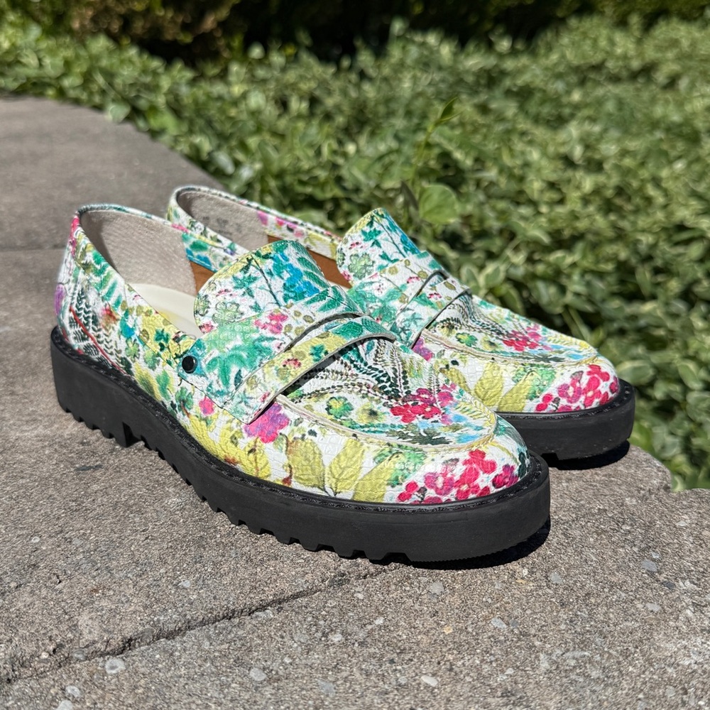 Franco Sarto CASSANDRA FLORAL LOAFER, size 5